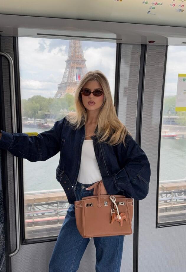 Treba vam proljetna jakna koja ide uz sve? Stradivarius jeans modeli su pun pogodak.