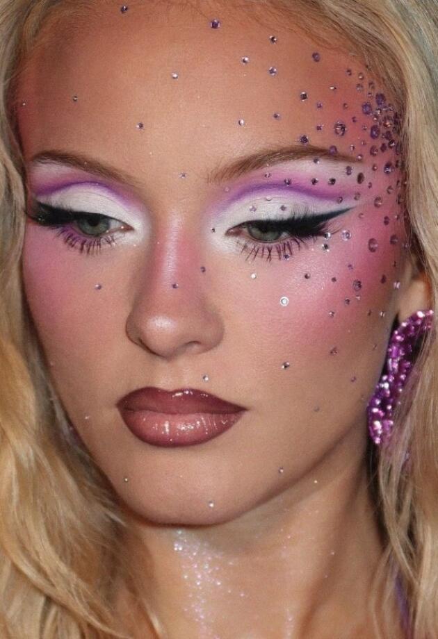 Zara Larsson makeup lookove volimo. Činjenica.
