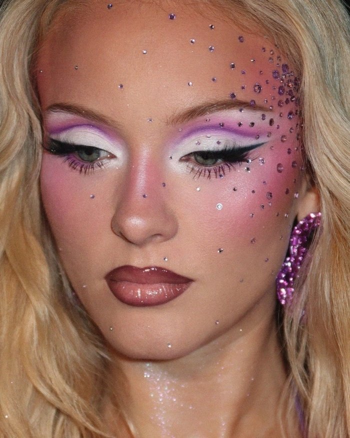 Zara Larsson makeup lookove volimo. Činjenica.