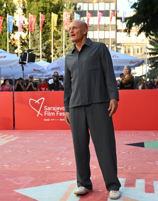 Među prvima donosimo slike Woodyja Harrelsona koji je upravo stigao na crveni tepih