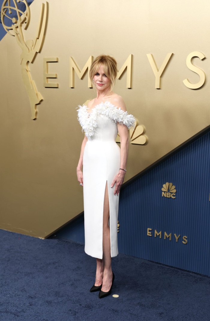 Bonjour.ba- CHANELchanel_nicole-kidman-wore-chanel-at-the-chanel-at-the-78th-primetime-emmy-awards_3-LD