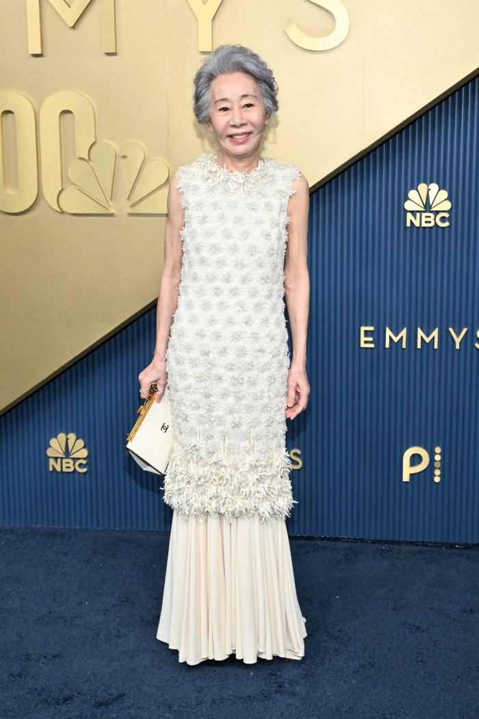 Bonjour.ba- CHANELchanel_youn-yuh-jung-wore-chanel-at-the-chanel-at-the-78th-primetime-emmy-awards_1-LD