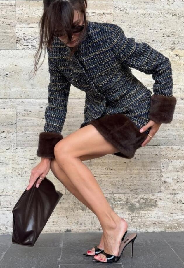 Tweed, zlatni dugmići i kontrastni rubovi: 10 komada inspirisanih Chanel estetikom