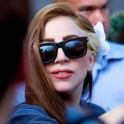 Lady Gaga postala brineta!