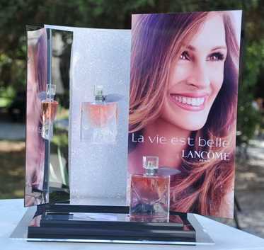 Kako je bilo na promociji parfema „La vie est belle“ u Sarajevu?
