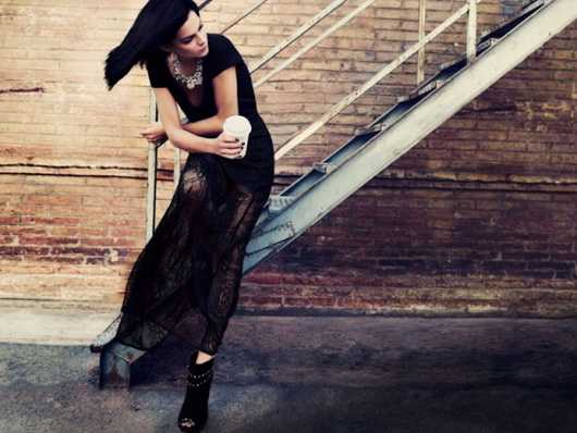 I Leigh Lezark nosi Stradivarius odjeću