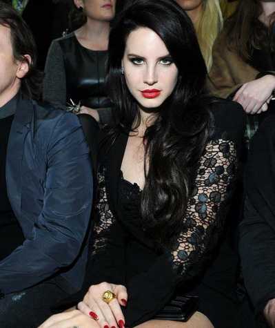 Lana Del Rey voli Versace dizajn