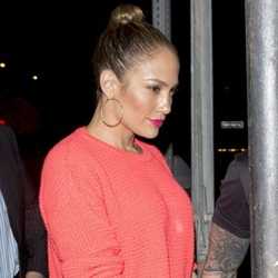 I Jennifer Lopez nosi high street odjeću...