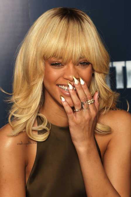 white-nails-trend_rihanna_2013