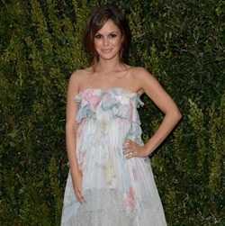 Romantična kombinacija Rachel Bilson