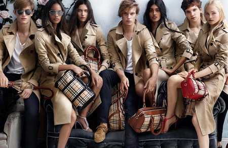 Pastelne boje i baloneri vladaju Burberry carstvom