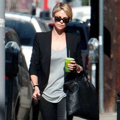 Charlize je majstorica ležernog stila