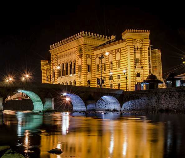 Sarajevska Vijećnica - lice i naličje stare sarajevske dame