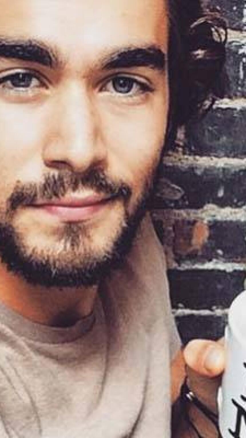 Nakon Instagram muškaraca s knjigom stižu muškarci s kavom!