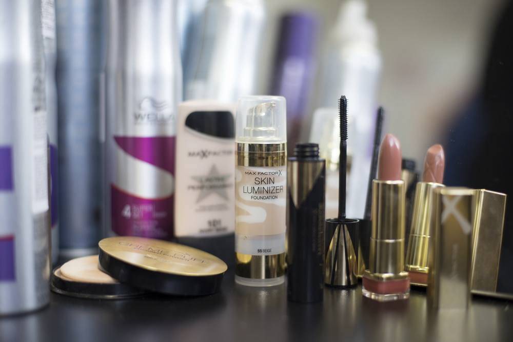 max factor backstage  makeup 02