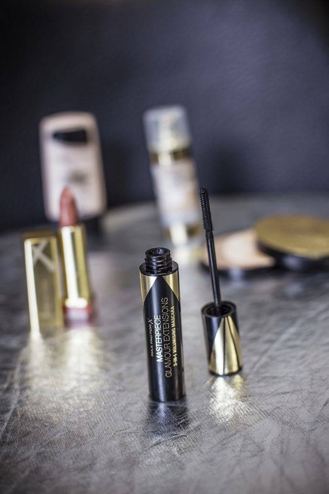 max factor backstage  makeup 03