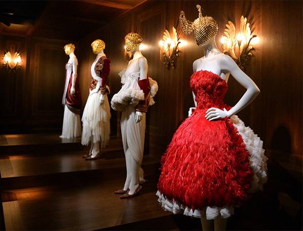 Izložba koju želimo posjetiti: „Alexander McQueen: Savage Beauty“ u Londonu