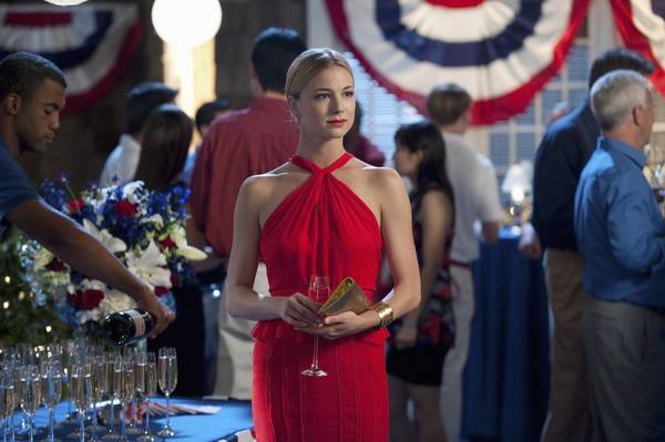 30 kombinacija koje bismo posudili od Emily Thorne iz serije Osveta