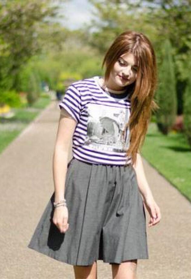 MODAMO.look dana: Ella Dvornik u novoj Lola.tees & Shush-Mush majici