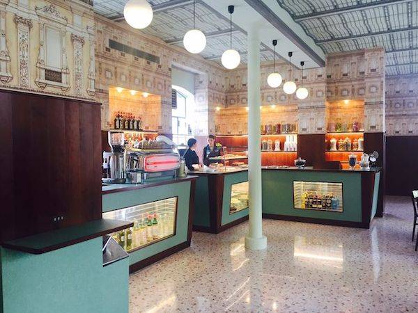 wes-anderson-prada-milano-caffe2