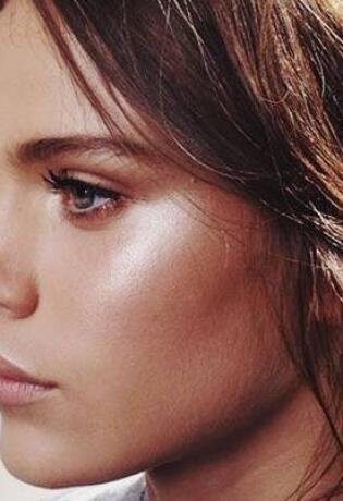 Vizažistica Marijana Bošnjak vas savjetuje kako pravilno nanijeti bronzer!