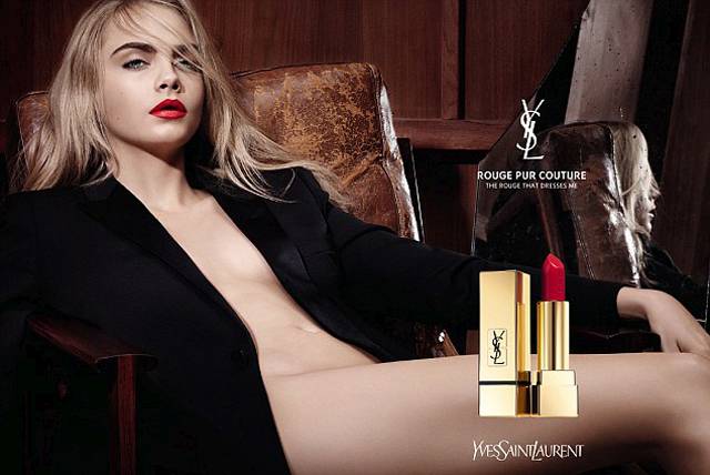 Cara u provokativnoj kampanji za YSL Rouge Pur Couture ruž