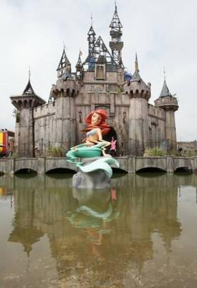 Zavirite u Dismaland, neobičan i kreativan svijet koji je potpuna suprotnost Disneylandu!