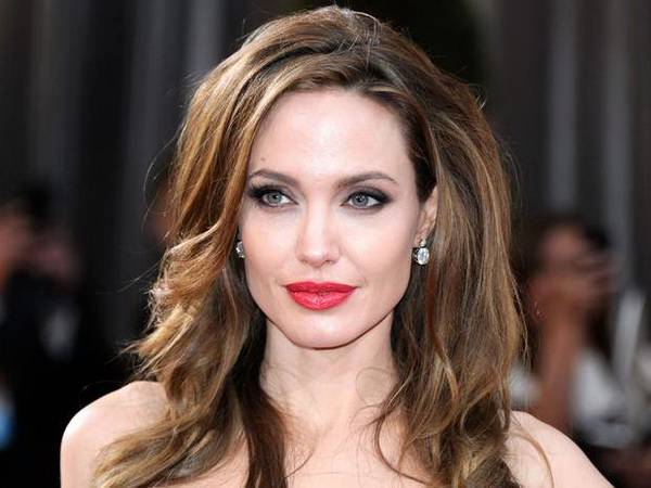 Angelina-Jolie-3