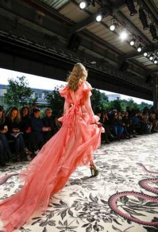 Romantična vintage bajka u proljetnoj Gucci kolekciji