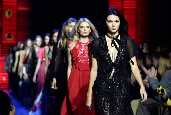 Prepoznatljivi glamur u proljetnoj Elie Saab kolekciji 