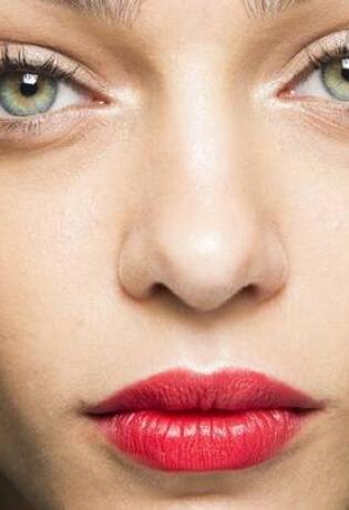 4 jednostavna make-up trika kako savršeno nanijeti mat ruž
