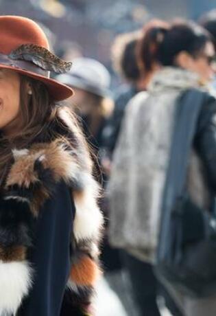 20 odličnih street style kombinacija kao inspiracija kako nositi fedora šešir