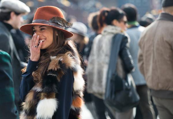 20 odličnih street style kombinacija kao inspiracija kako nositi fedora šešir