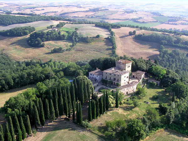 airbnb-castello-tancredi-tuscany-italy10