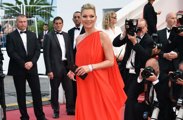 Kate Moss kao grčka boginja u Halston haljini