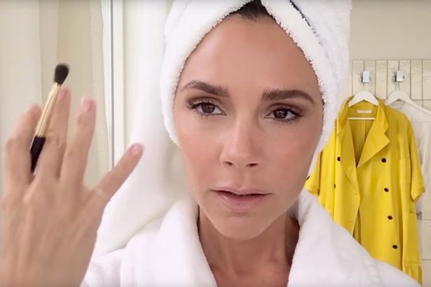 VIDEO: Victoria Beckham otkriva kako u samo pet minuta kreirati njen slavni smokey eyes