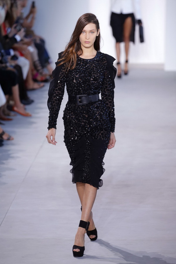 bellha hadid falls michaelkors4