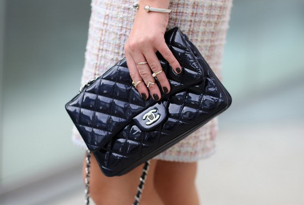 Brojke koje pokazuju zašto biste trebali investirati u Chanel 2.55 torbicu