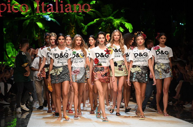 U raskošnim Dolce&Gabbana komadima želimo provesti bezbrižne ljetne dane