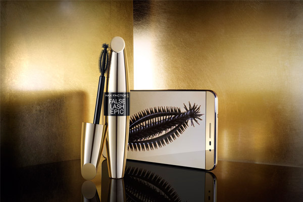 Sa novom Max Factor False Lash Effect EPIC maskarom, nijedna trepavica neće biti nevidljiva. Stvorite svoju epsku lepezu...