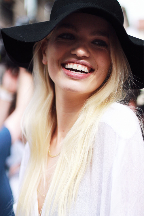 white teeth 01