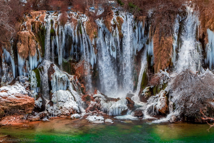 Veličanstvene fotografije slapova Kravice koje pokazuju zašto je zima prekrasno godišnje doba