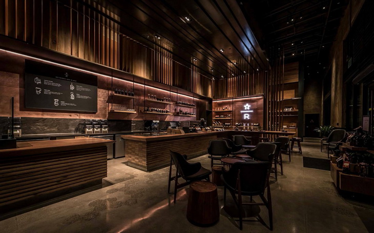 Zavirite u Starbucks bar u kojem ćete pronaći stolice bh.tvornice namještaja Artisan