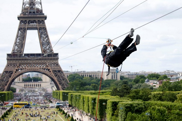 Eiffelov toranj je povodom France Open turnira dobio uzbudljiv zip line!
