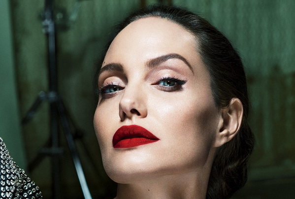 Angelina Jolie u novom izdanju magazina Vanity Fair otvoreno priča o ljubavi, obitelji, poslu i razvodu 