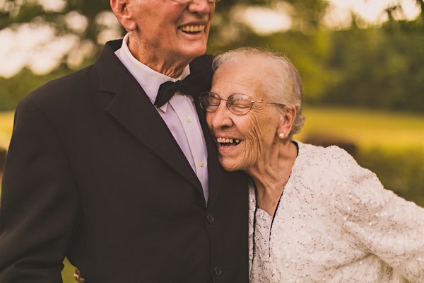Emotivne i tople fotografije para koji slavi 65. godišnjicu braka