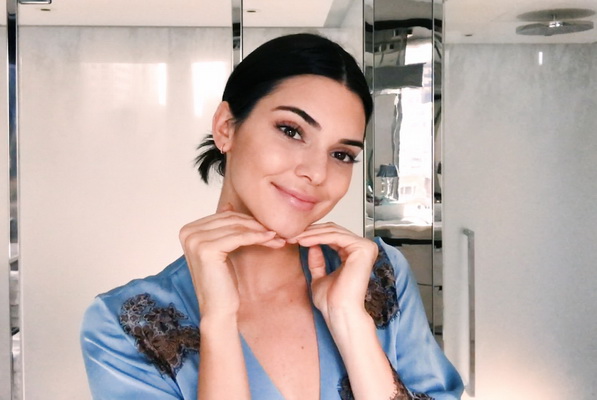 Kako izgleda jutarnja make up rutina popularnog supermodela?