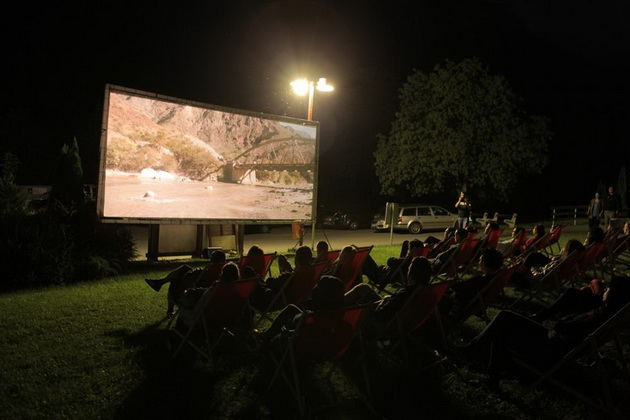 OPERACIJA KINO USKORO DOLAZI U MOSTAR: UŽIVAJTE U  GLEDANJU FILMOVA POD OTVORENIM NEBOM