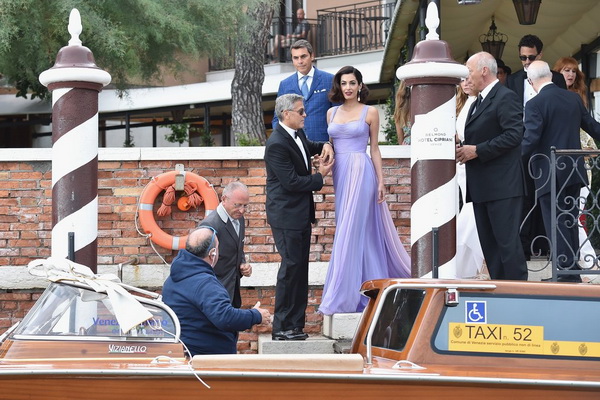 amal clooney violet dress modamo1