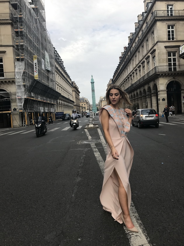 Fashion blogger Laura Girard